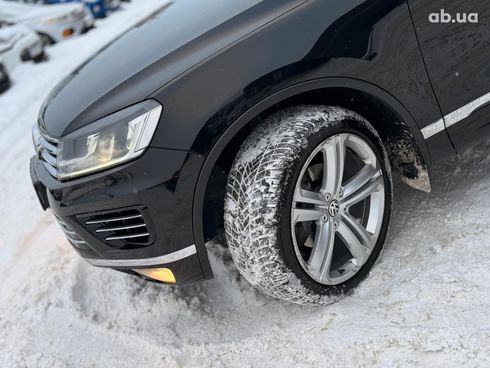 Volkswagen Touareg 2017 черный - фото 15