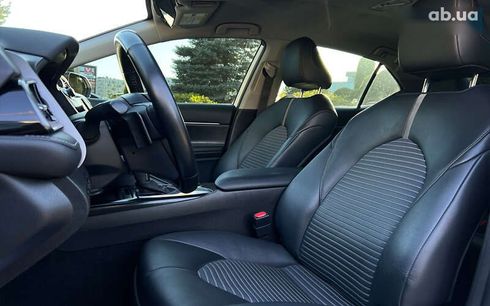 Toyota Camry 2020 - фото 11