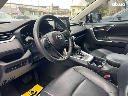 Toyota RAV4 2021 - фото 9