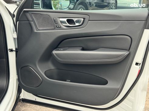 Volvo XC60 2023 белый - фото 31