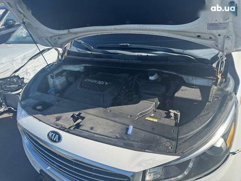 Kia Carnival 2017 - фото 16