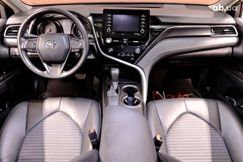 Toyota Camry 2021 синий - фото 8
