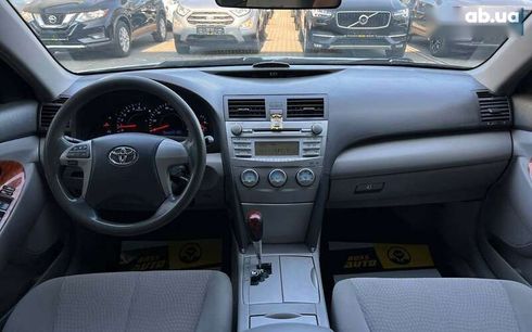 Toyota Camry 2011 - фото 16