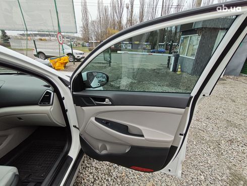 Hyundai Tucson 2018 белый - фото 19