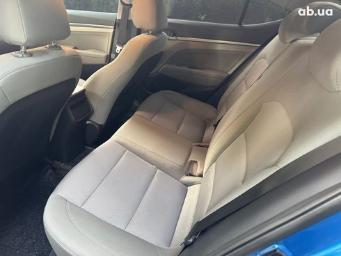 Hyundai Elantra 2016 синий - фото 17
