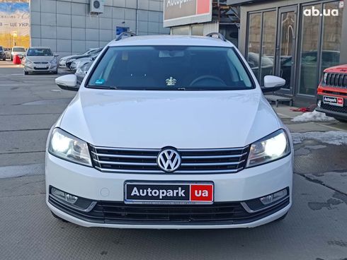 Volkswagen Passat 2012 белый - фото 2