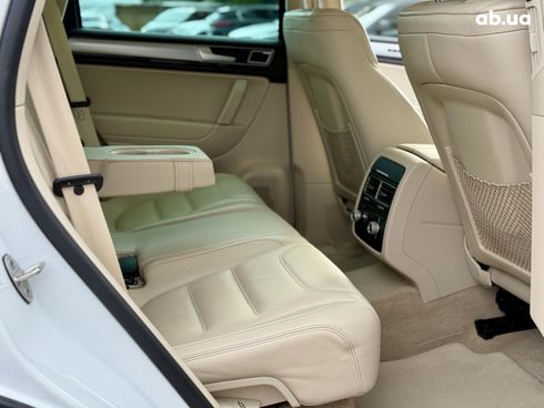 Volkswagen Touareg 2016 белый - фото 19