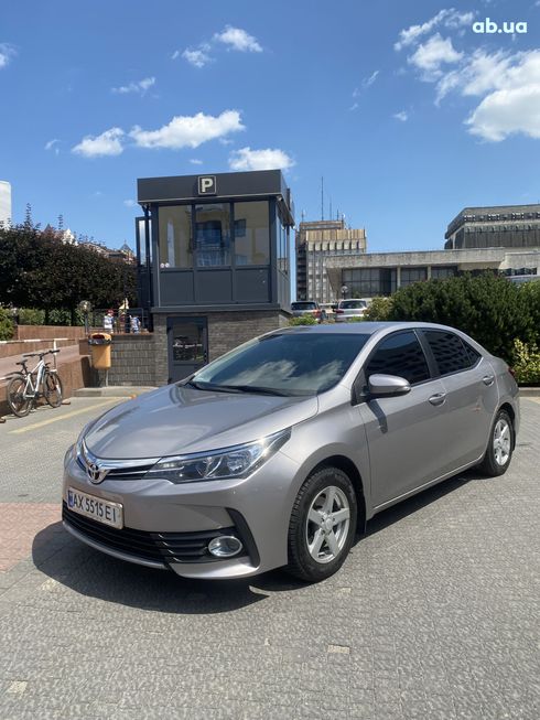 Toyota Corolla 2018 серебристый - фото 6