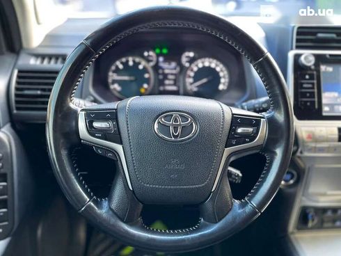 Toyota Land Cruiser Prado 2019 - фото 27