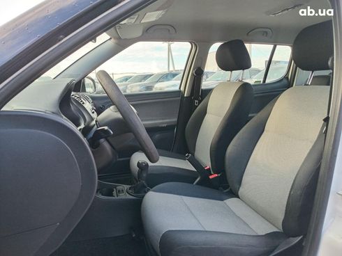 Skoda Fabia 2012 белый - фото 24