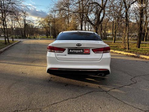 Kia Optima 2017 белый - фото 12