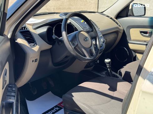 Kia Soul 2010 бежевый - фото 7