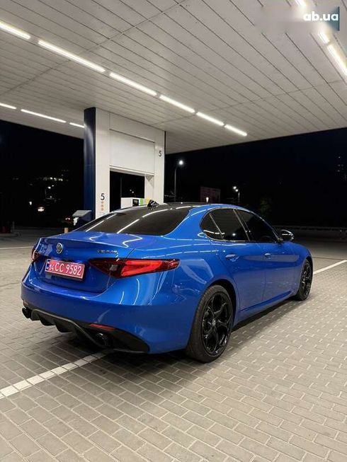 Alfa Romeo Giulia 2017 - фото 17