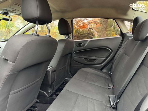 Ford Fiesta 2017 серый - фото 16