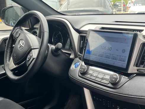 Toyota RAV4 2017 серый - фото 15