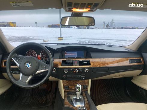 BMW 5 серия 2008 белый - фото 26