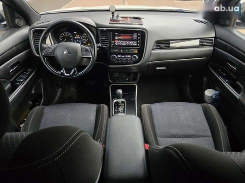 Mitsubishi Outlander 2017 - фото 20