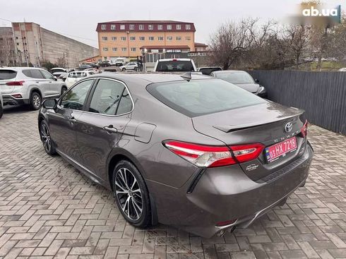 Toyota Camry 2020 - фото 3