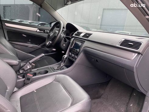 Volkswagen Passat 2012 серый - фото 15