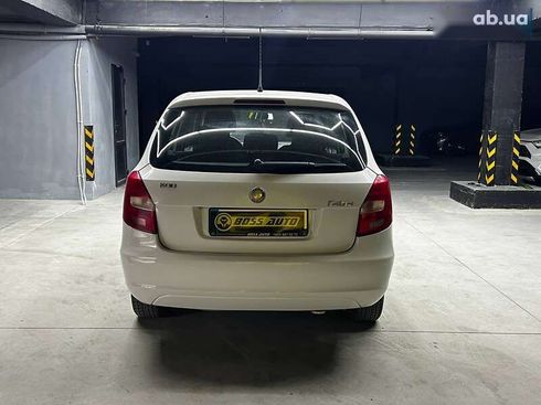Skoda Fabia 2010 - фото 5