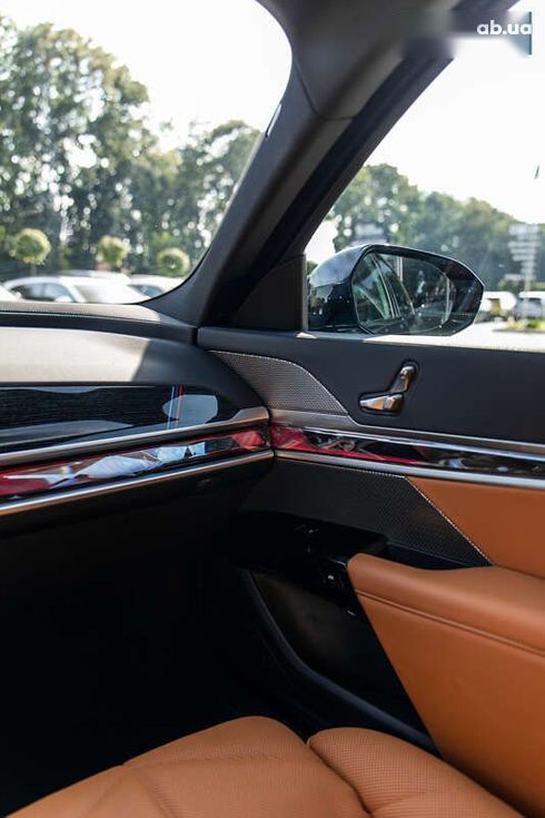 BMW i7 2024 - фото 26