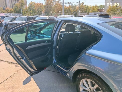 Volkswagen Passat 2015 синий - фото 13