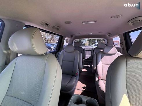 Kia Carnival 2017 - фото 21