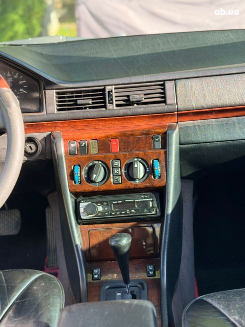 Mercedes-Benz E-Класс 1994 вишневый - фото 17