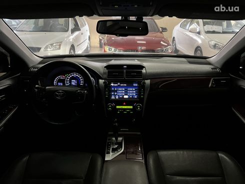 Toyota Camry 2012 серебристый - фото 3