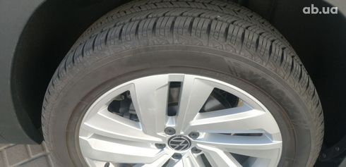 Volkswagen Atlas 2021 серый - фото 8