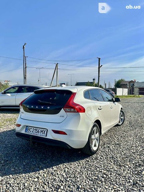 Volvo V40 2014 - фото 7