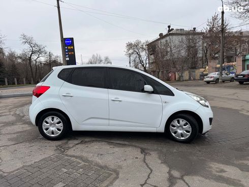 Kia Venga 2012 белый - фото 6