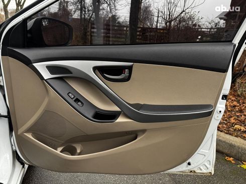 Hyundai Elantra 2015 белый - фото 26