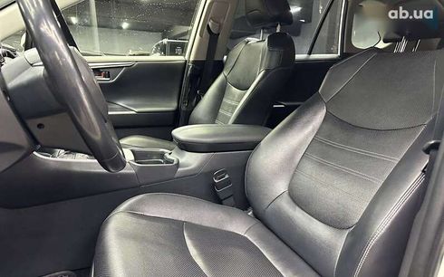 Toyota RAV4 2020 - фото 9