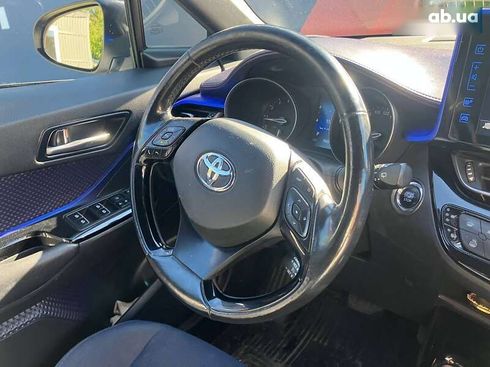 Toyota C-HR 2017 - фото 9