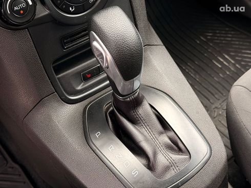 Ford Fiesta 2016 красный - фото 18