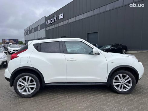Nissan Juke 2012 белый - фото 11