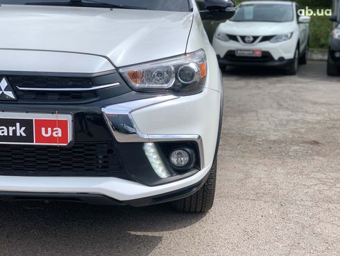 Mitsubishi Outlander 2018 белый - фото 9