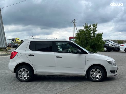 Skoda Fabia 2014 белый - фото 12