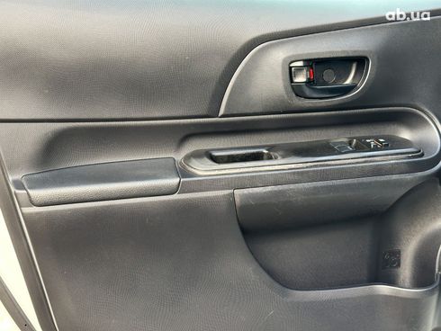 Toyota Aqua 2015 белый - фото 10