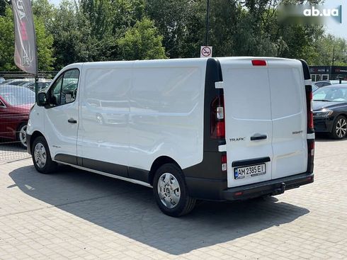 Renault Trafic 2016 - фото 20