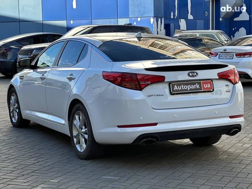 Kia Optima 2012 белый - фото 9