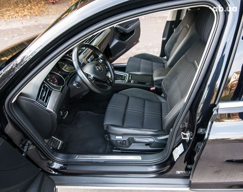 Volkswagen Passat 2016 черный - фото 7