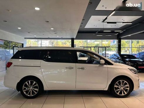 Kia Carnival 2020 - фото 4