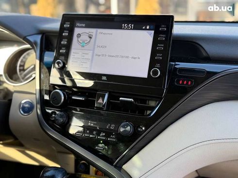 Toyota Camry 2021 - фото 17