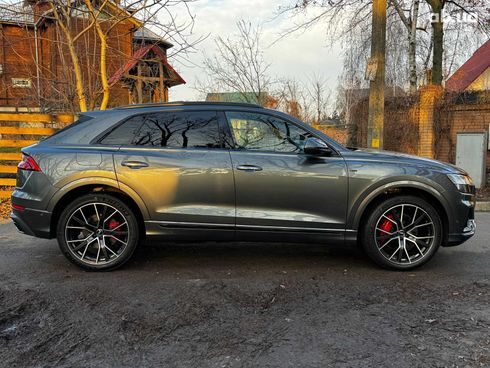 Audi Q8 2020 серый - фото 6