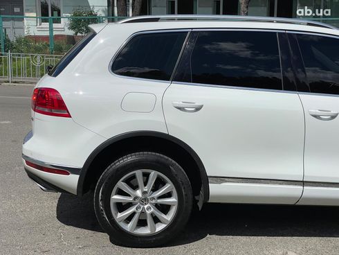 Volkswagen Touareg 2015 белый - фото 5
