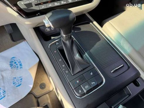Kia Carnival 2017 - фото 16