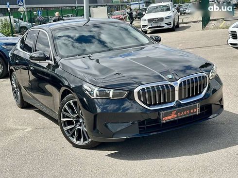 BMW 5 серия 2023 - фото 12