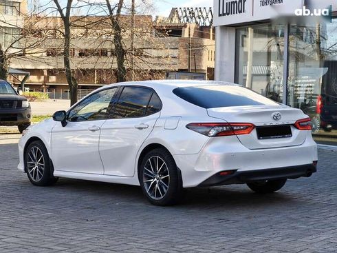 Toyota Camry 2021 - фото 5